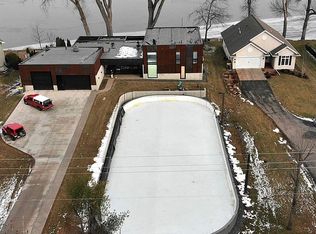 422 Shore Acres Rd, La Crescent, MN 55947