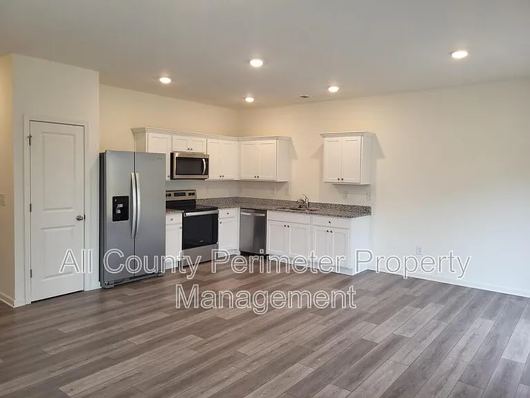 314 Penn Station Way — Photo 4