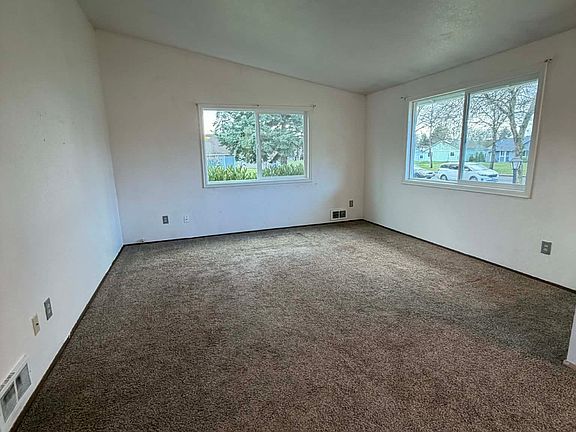 5th image of 725 Edelweiss Ln SE