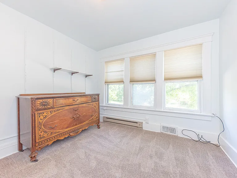 1123 W Huron St — Photo 36