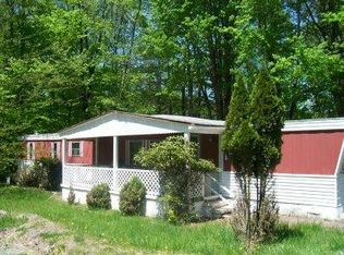 400 Southerton Ln, Greentown, PA 18426