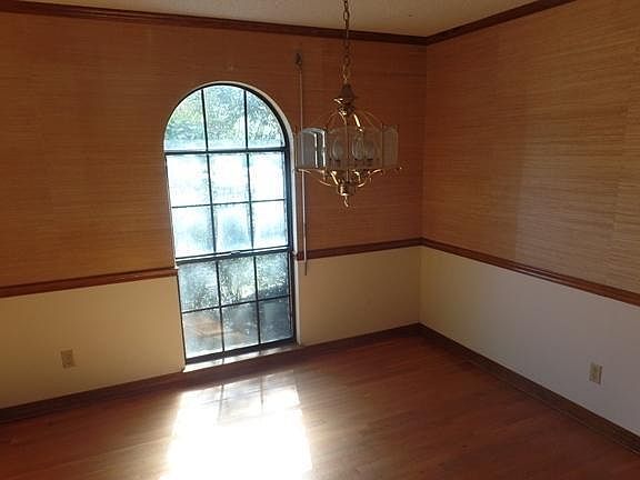 3rd image of 110 Country Club Dr W