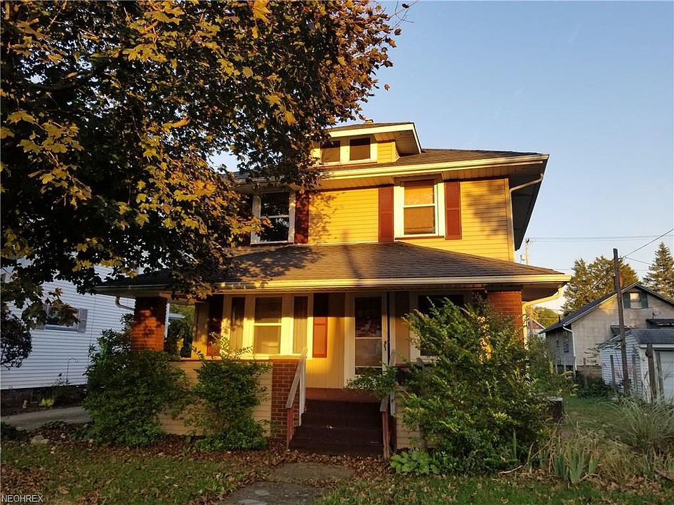 1st image of 922 11th St NE