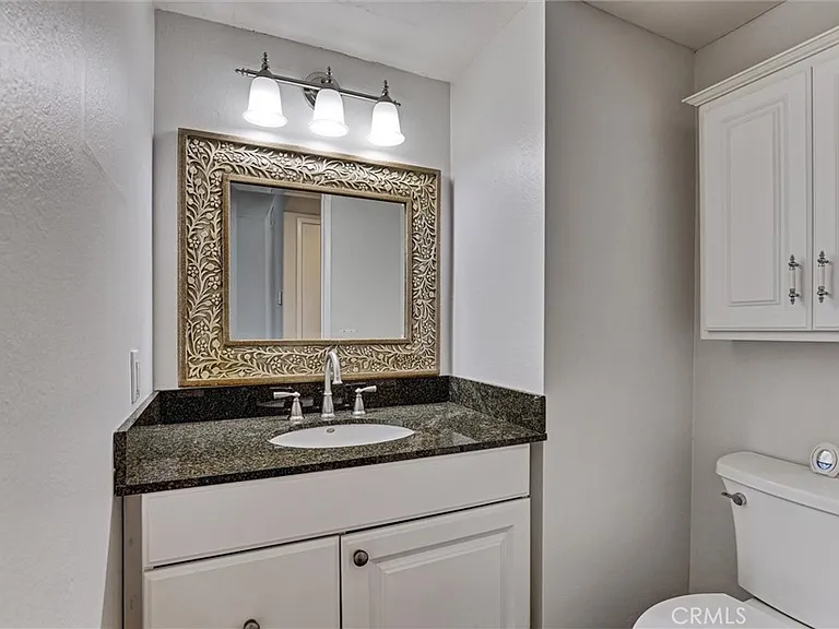 1726 N Oak Knoll Dr #C — Photo 16