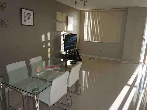 4th image of 2851 NE 183rd St APT 1704