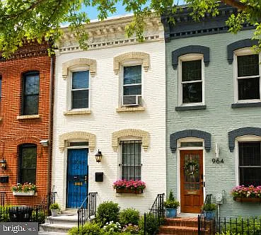2 bed, 1.0 bath, 871 sqft, $3,250 — Photo 1