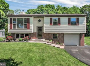 37 Carriage Cir, Oley, PA 19547
