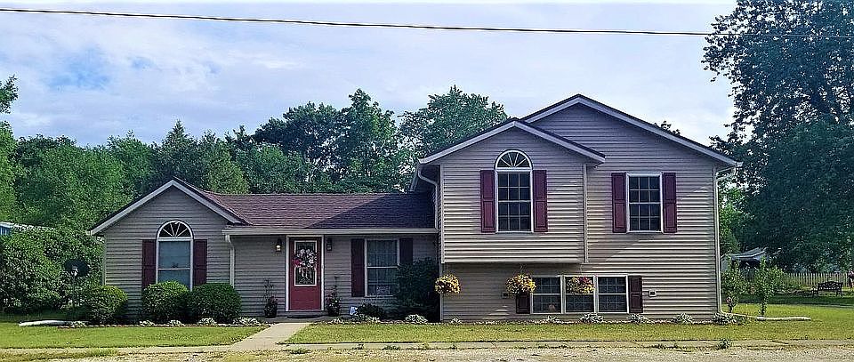 1st image of 408 E Saint Louis St