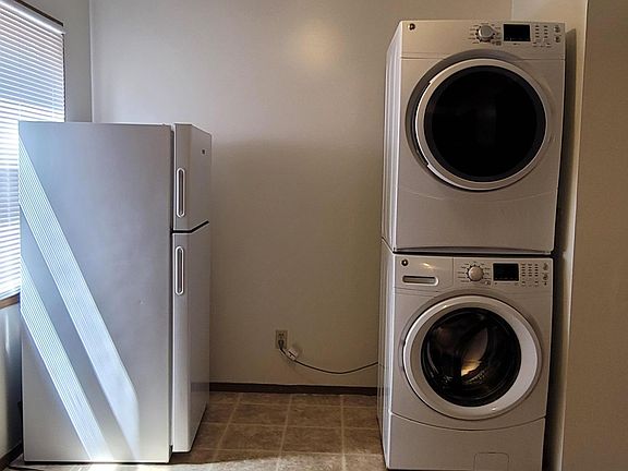 4th image of 406 W Mill St #5