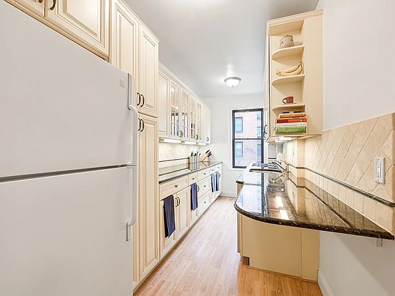 4th image of 62 Park Ter W APT A37