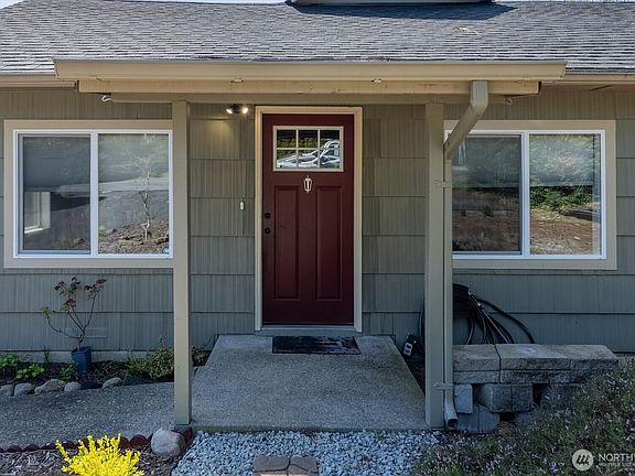 4th image of 3805 Pacific Way