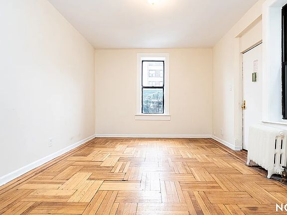2nd image of 11921 Metropolitan Ave APT 1I