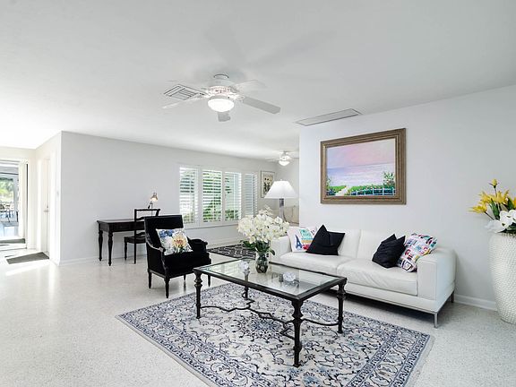 Living room- previous tenant