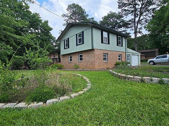 2nd image of 3534 Hill Dr