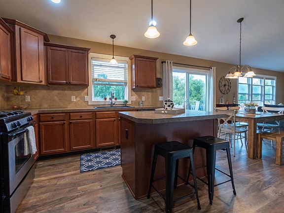 3rd image of 1661 Silverbow Dr