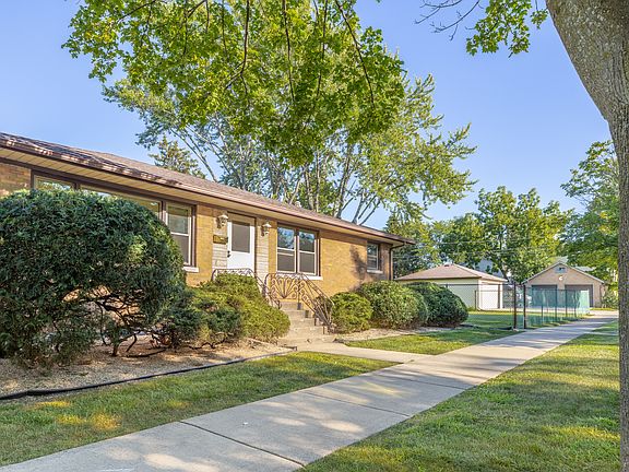 2nd image of 1605 Oakwood Ave