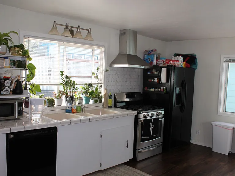 960 Balboa St — Photo 7