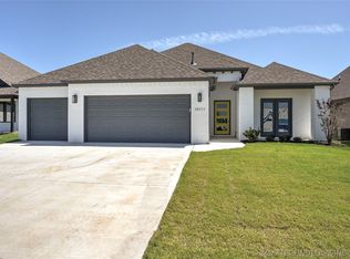 10111 S 229th East Ave E, Broken Arrow, OK 74014