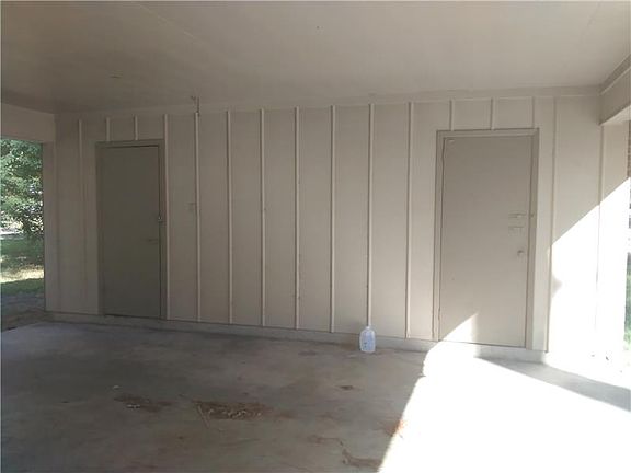 2nd image of 200 Woodlawn Dr #1