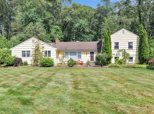 206 Beacon Hill Rd, Trumbull, CT 06611