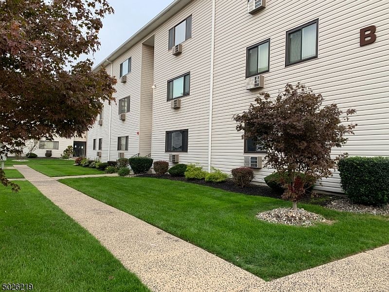 1st image of 250 Grant Ave #16