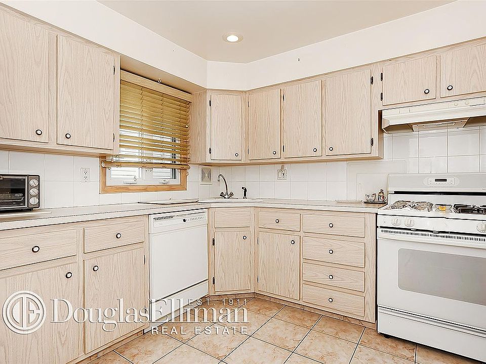 1st image of 8409 149th Ave #0
