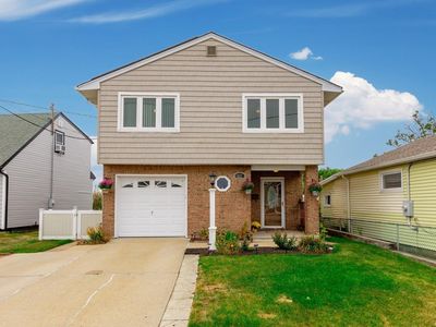 827 Atlantic Street, Lindenhurst, NY, 11757