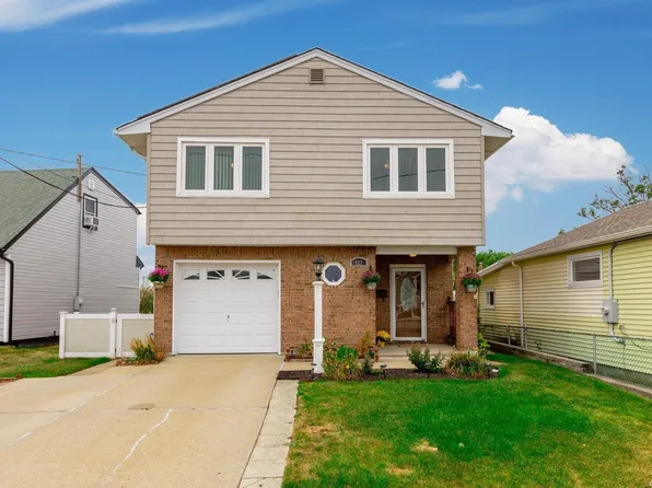 827 Atlantic Street, Lindenhurst, NY 11757