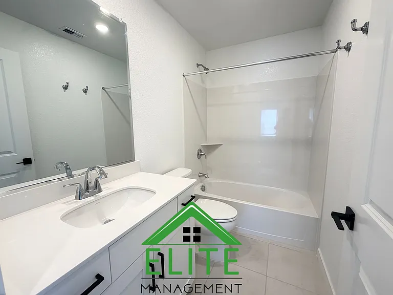 856 Pecan Tree Ln — Photo 15