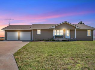 208 Hilltop Dr, Inman, KS 67546