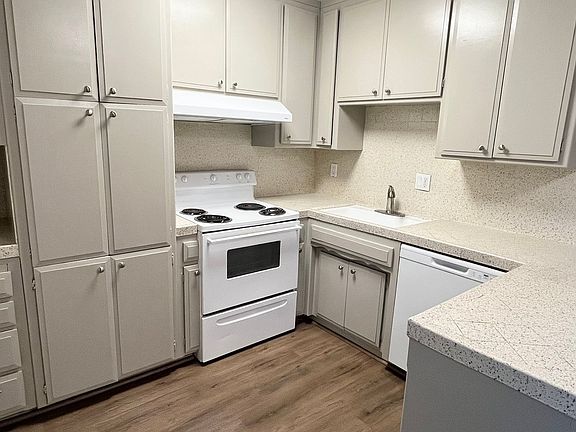 3rd image of 5981 Lake Crest Way #21