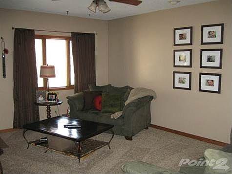 512SMinnesotaLivingRoomView1