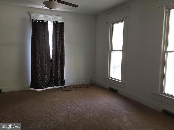 5th image of 179 E Main St