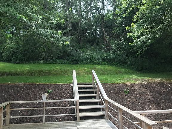 3rd image of 163 Apple Blossom Ln