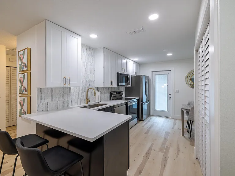 6407 S Adelia Ave #B — Photo 7