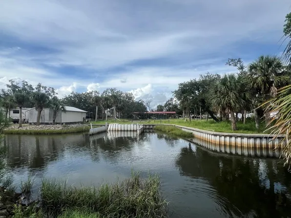 130 E 6th Ave, Horseshoe Beach, FL 32648