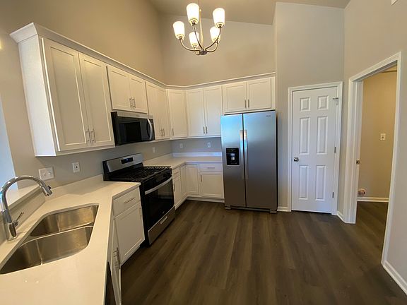 2nd image of 5436 Fountain Cir