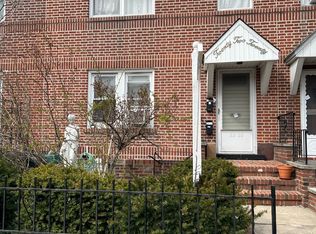 2220 38th St, Astoria, NY 11105
