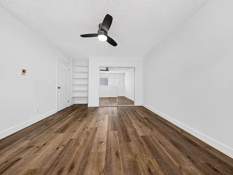 20353 Saticoy St — Photo 34