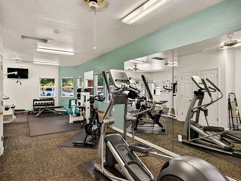 Mission Ranch Apartments — Photo 16