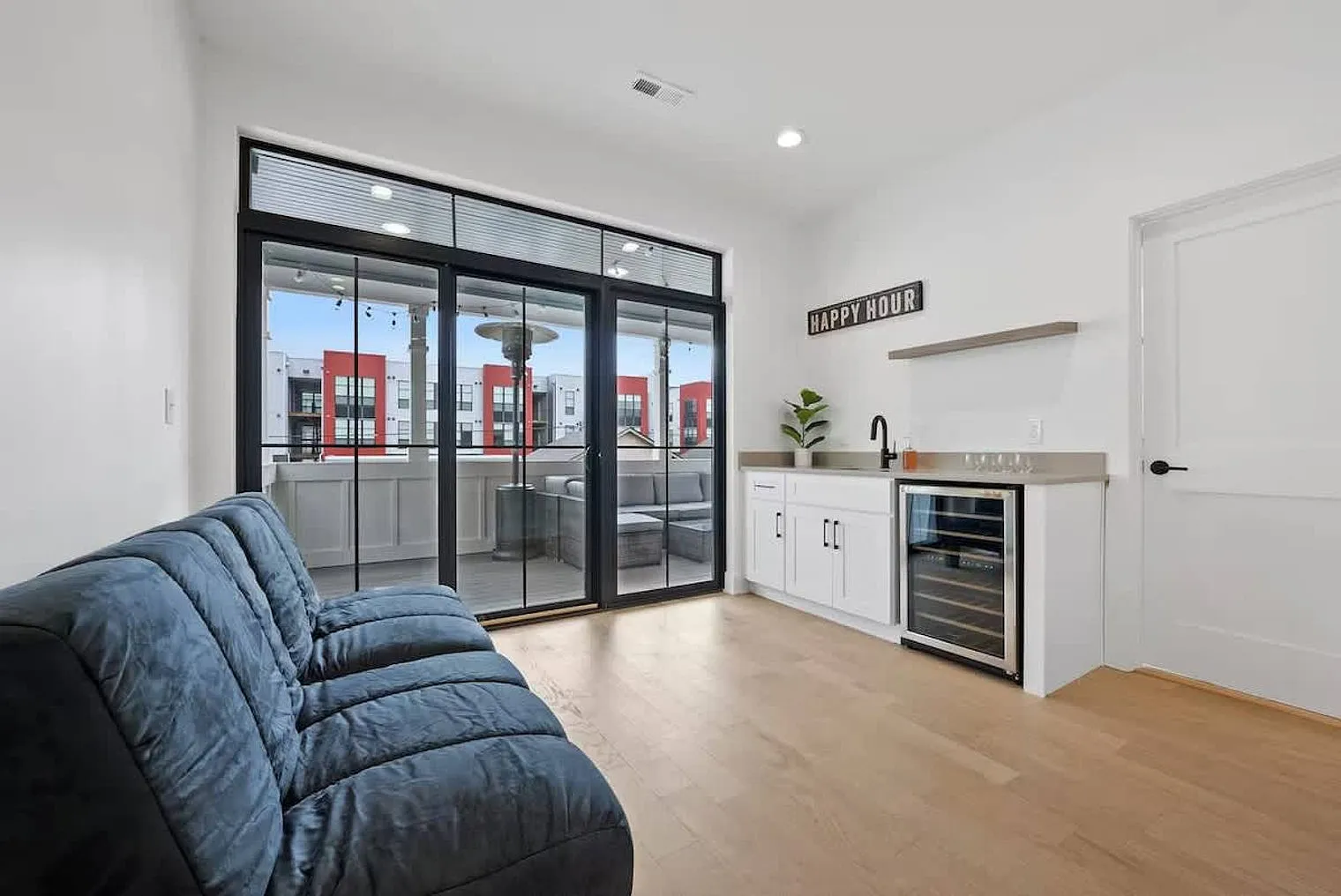 3 bed, 3.0 bath, 2895 sqft, $4,554 — Photo 4