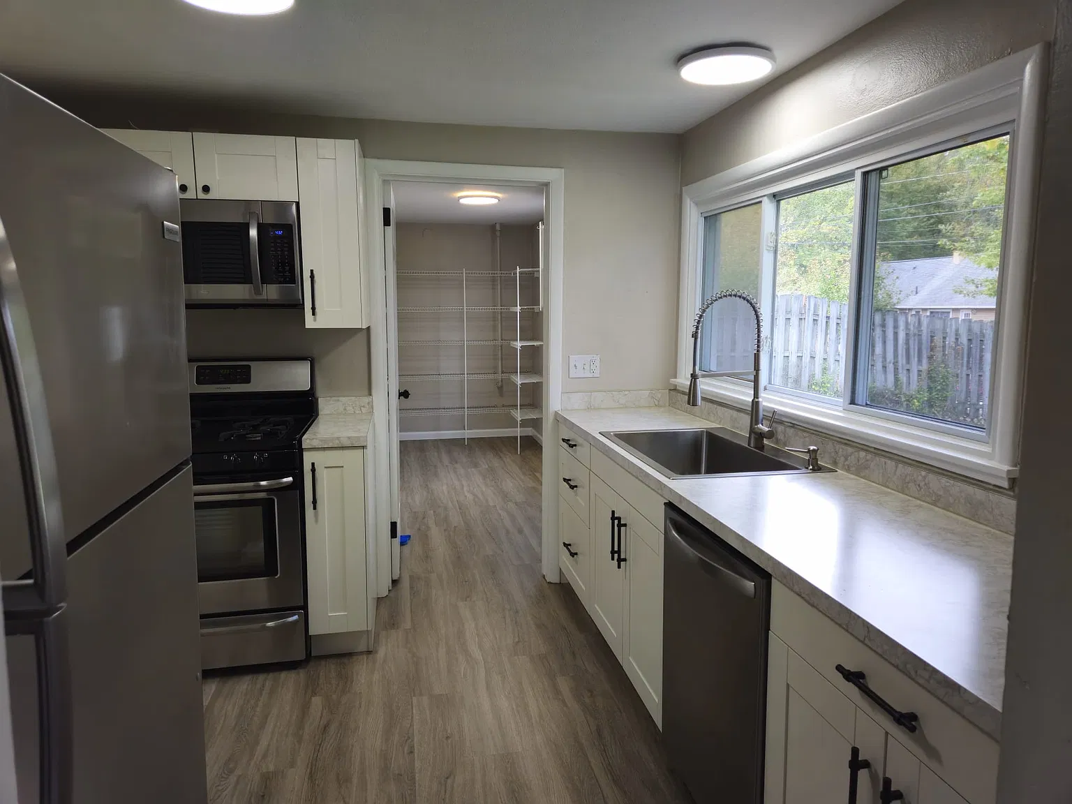 4 bed, 1.5 bath, 1300 sqft, $1,700 — Photo 4