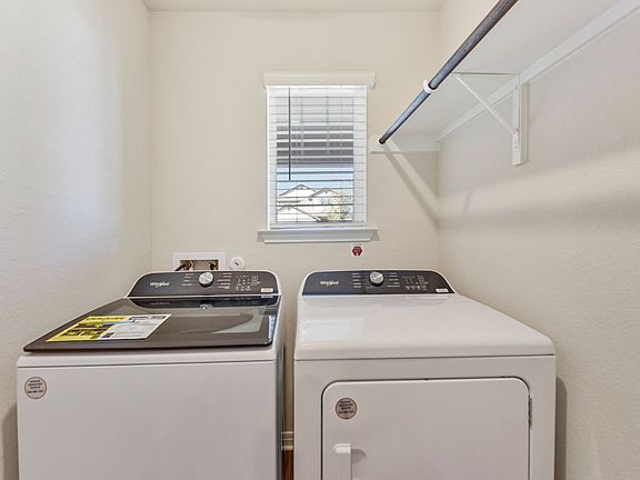 The Cascade 330 floorplan with the Cool Interior Package.