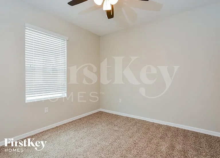 915 Freedom Blvd — Photo 10