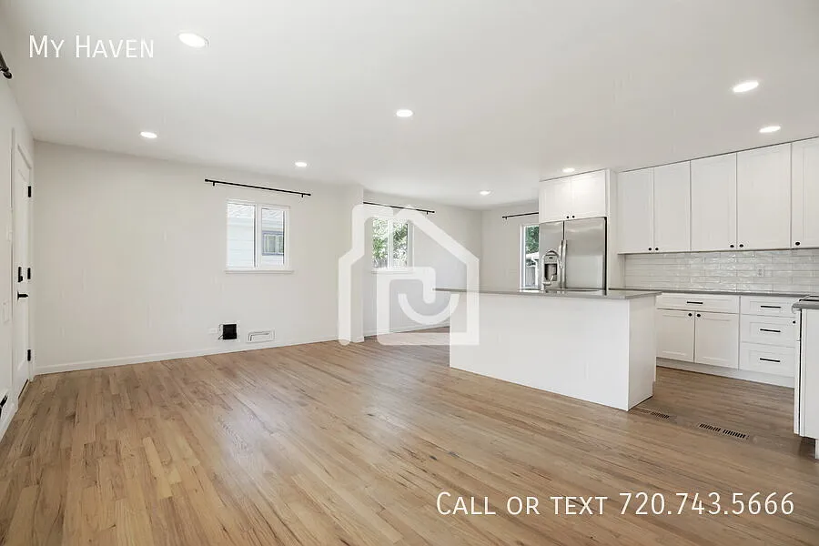 Fully renovated home with solar in Central Park — Photo 4