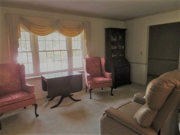 5th image of 338 Pettus St
