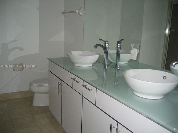 5th image of 315 NE 3rd Ave APT 1807
