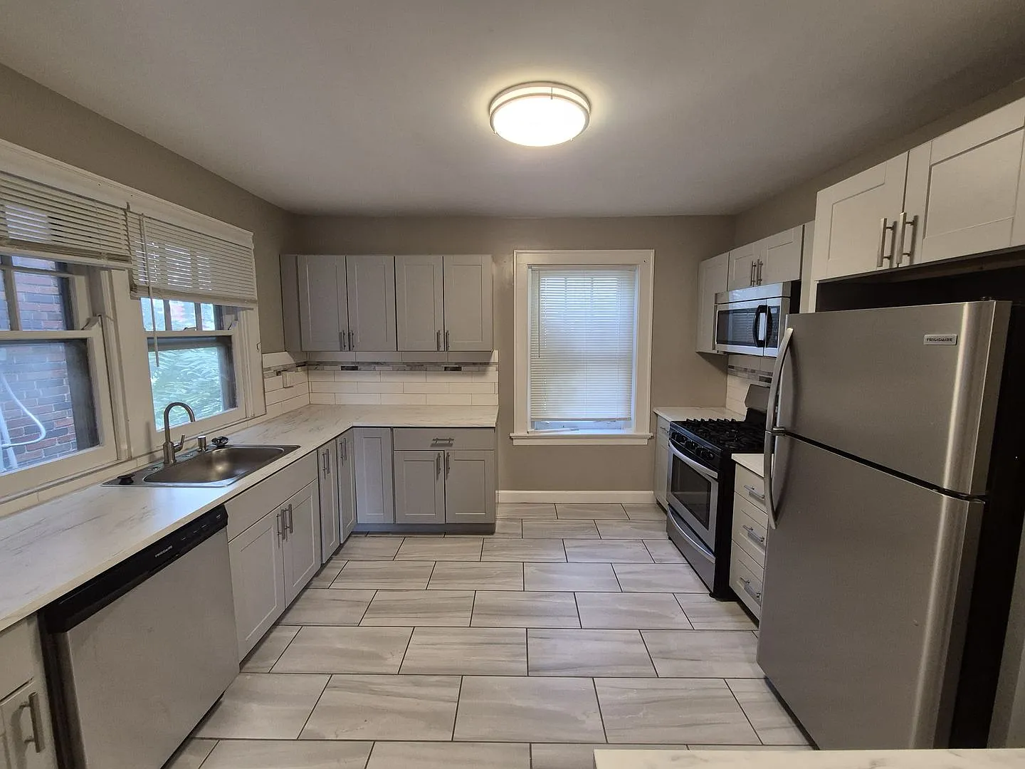 2 bed, 1.0 bath, $1,295 — Photo 2