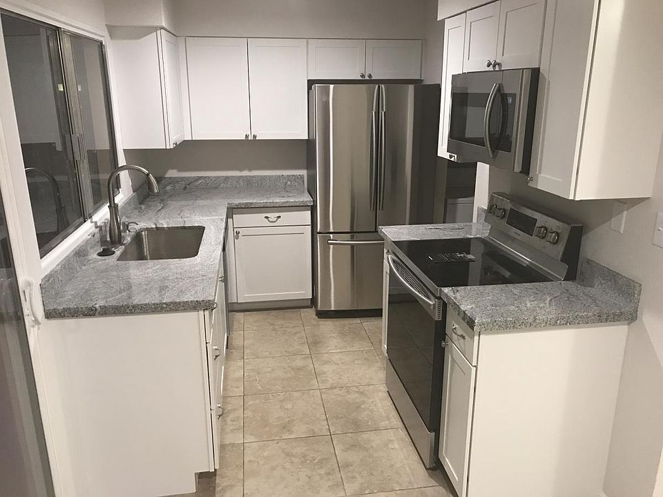 Kitchen - all new appliances, cabinets and granite counters!