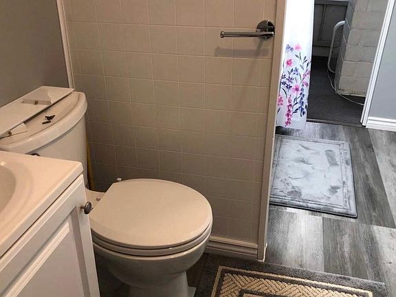 3rd image of 40 Oakview Ave
